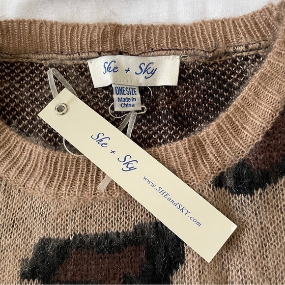NEW She + Sky One Size Leopardd Animal Print Sweater Soft Fuzzy Cozy - Picture 8 of 9